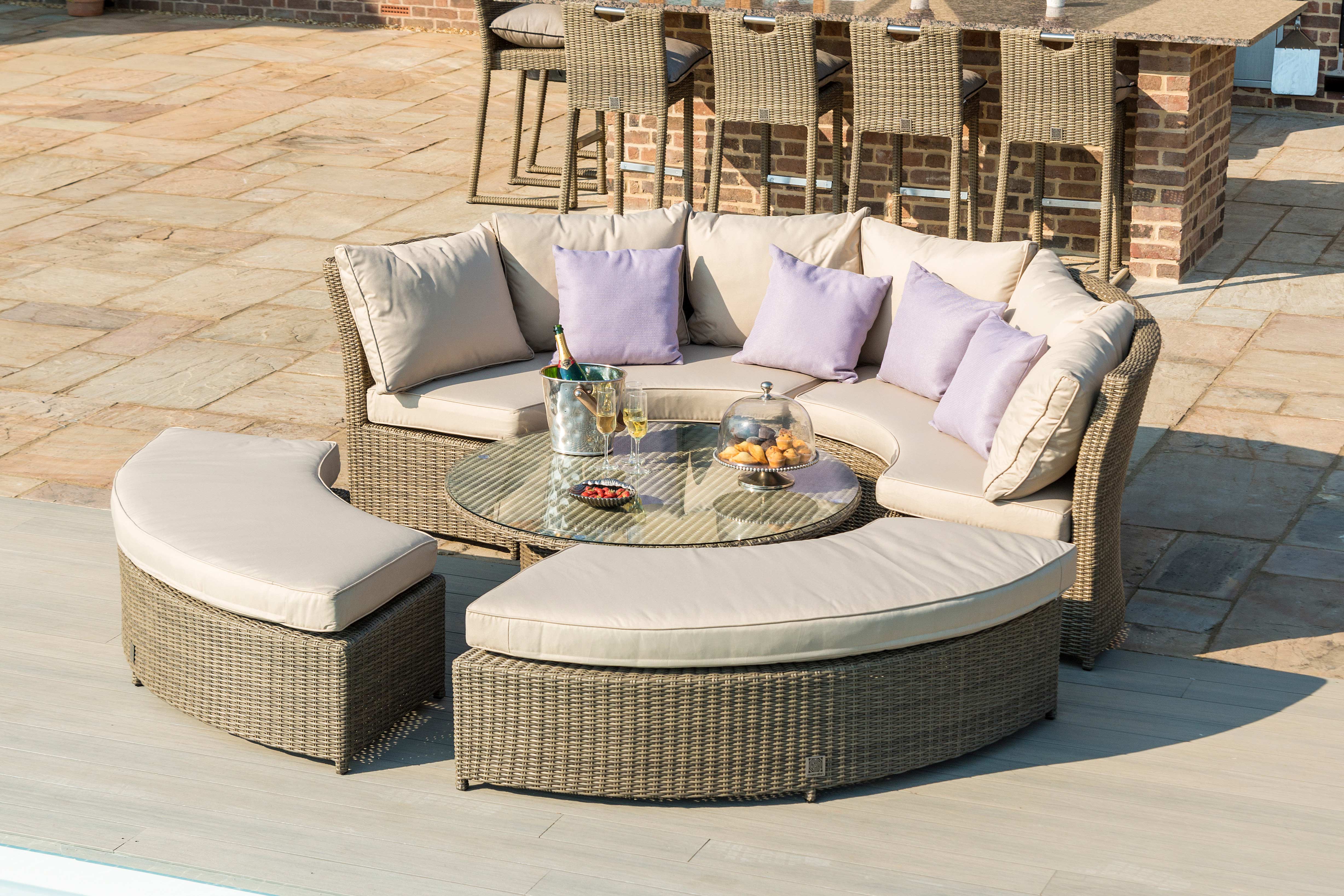 Maze rattan lifestyle outlet suite